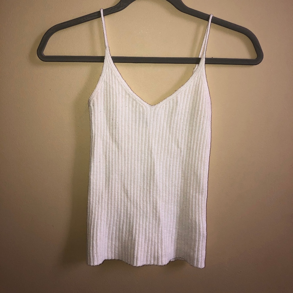 white knitted tank